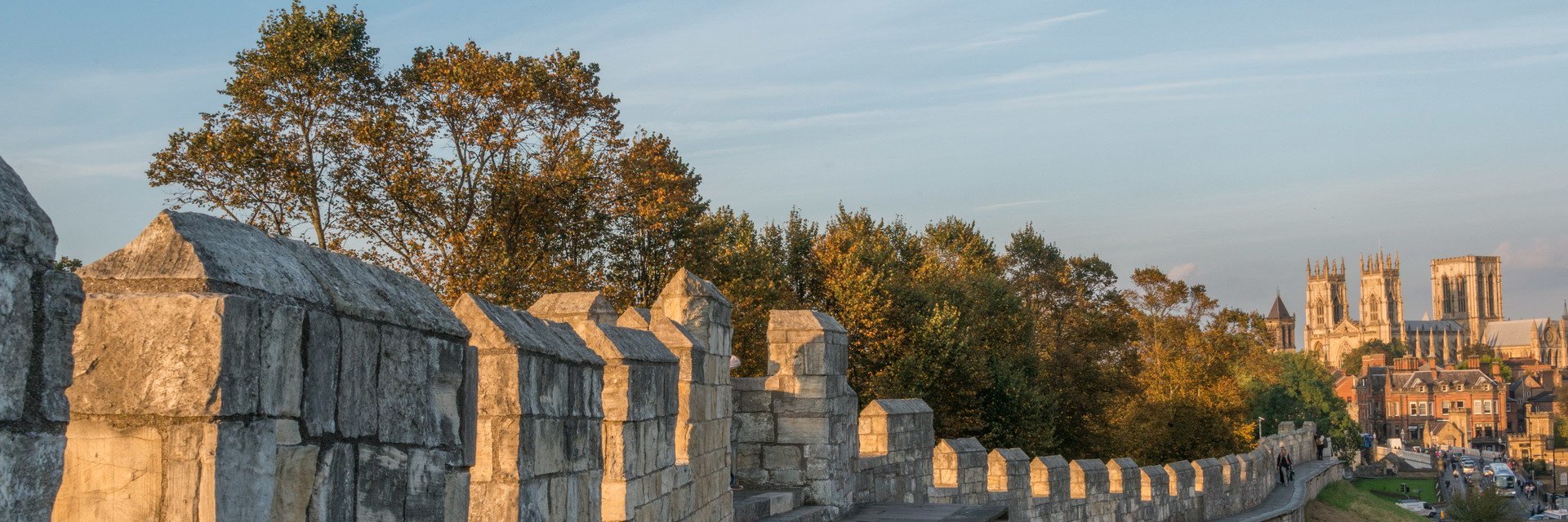ve24440_city walls with york minster in the distance_15-08-2019.jpg